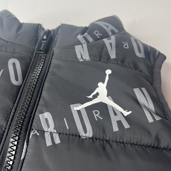 Boy’s Jordan Vest - Picture 4 of 7